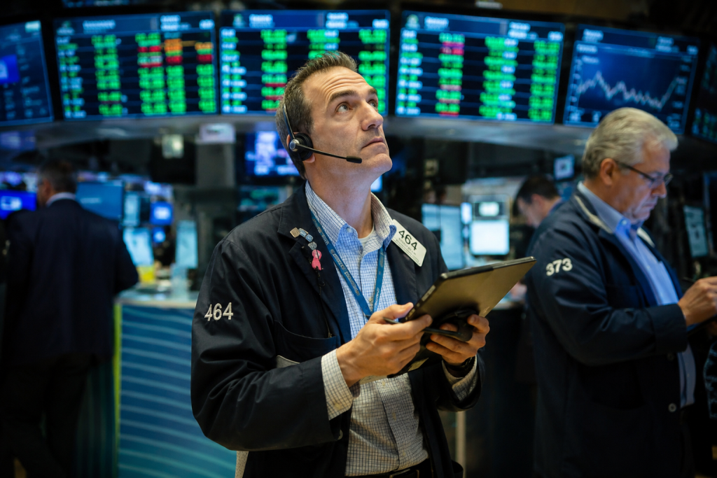 US stocks face pressure from rising yields and inflation fears